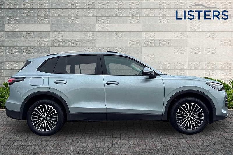 New VW Tiguan Match 150 HP (110 kW) 2025 Oyster silver SUV