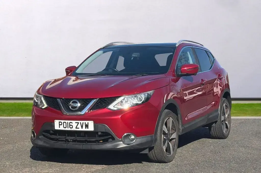 Usado Nissan Qashqai N-TEC 115 HP (84 kW) 2016 Vermelho SUV