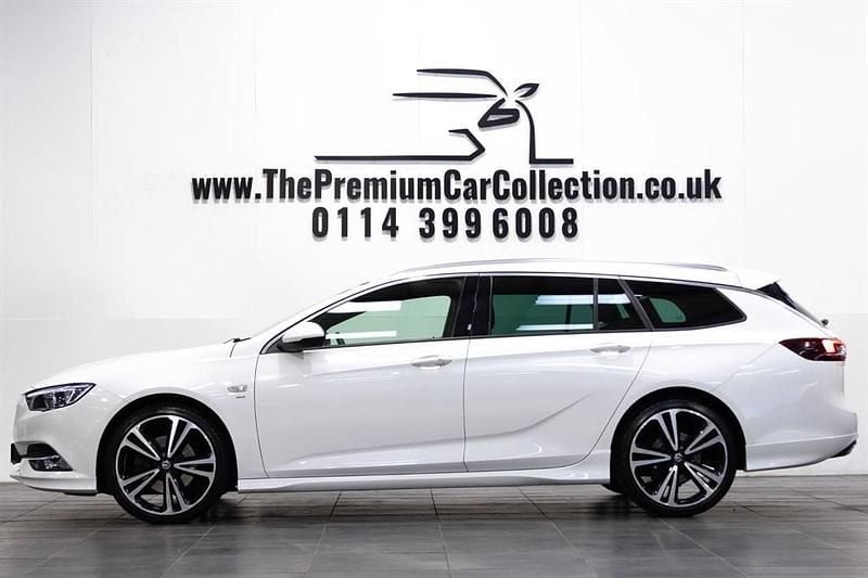 Used Vauxhall Insignia SRi 170 HP (125 kW) 2017 White Estate
