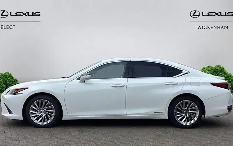 Begagnad Lexus ES300H 218 HK (160 kW) 2021 Sedan
