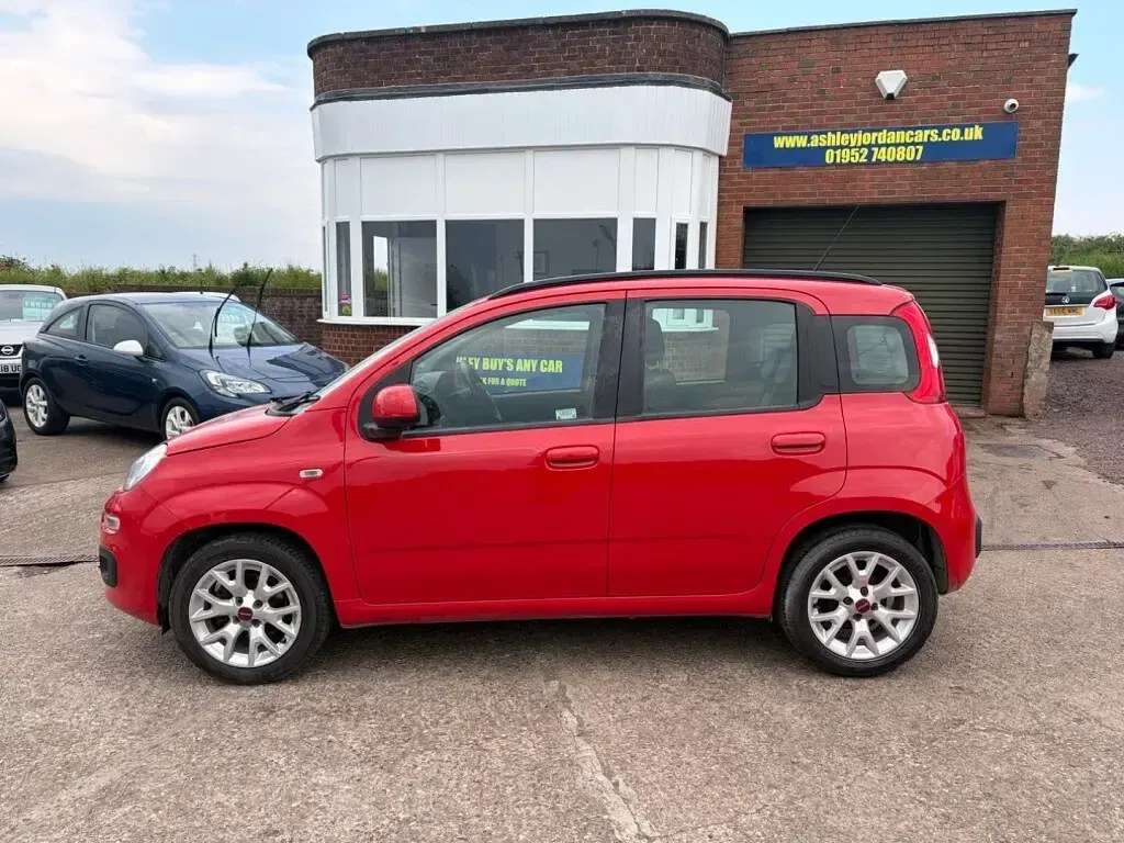 Used Fiat Panda Lounge 69 HP (50 kW) 2017 Red Hatchback