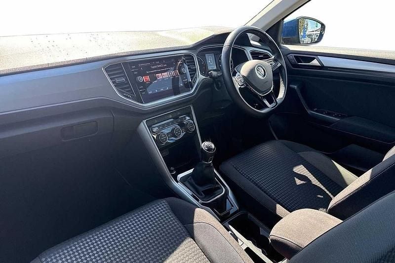 Usado VW T-Roc Active 150 HP (110 kW) 2021 Azul SUV