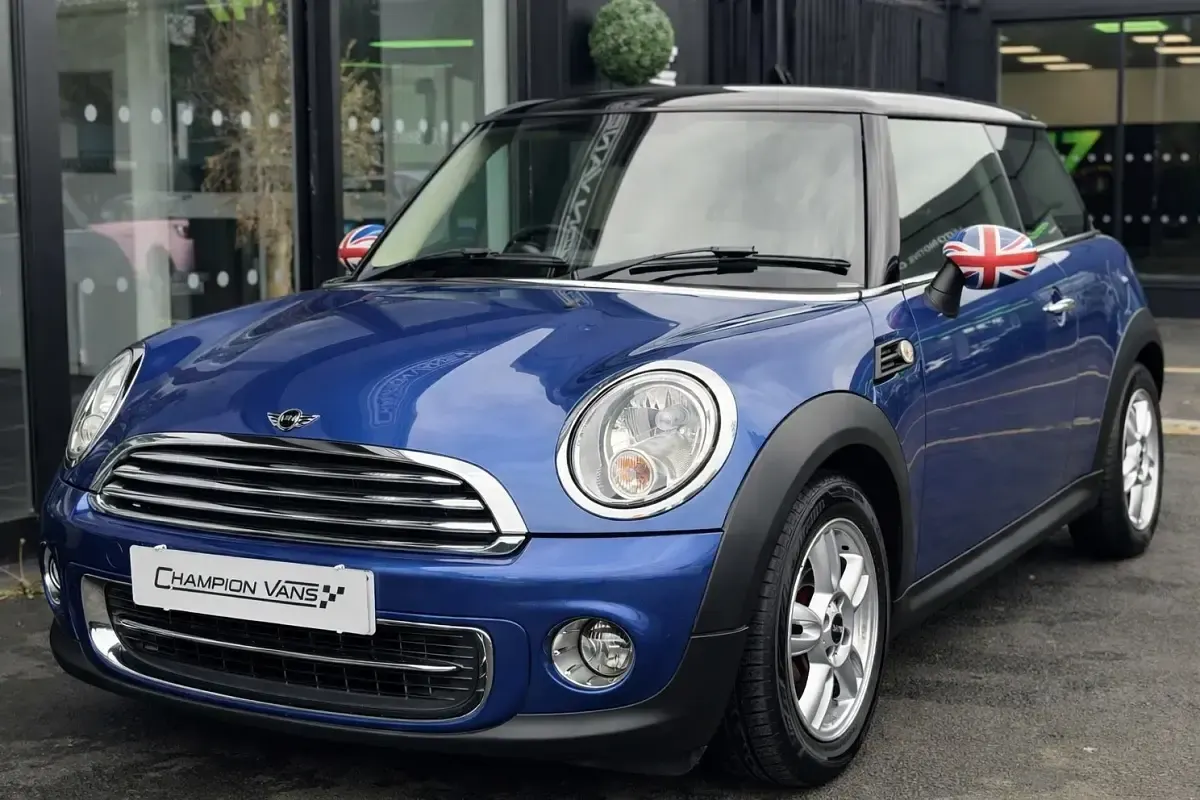 Begagnad Mini Cooper Hatch 122 HK (89 kW) 2013 Blå Halvkombi