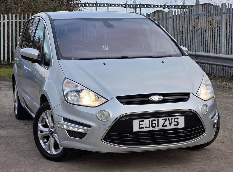 Begagnad Ford S-MAX Titanium 140 HK (102 kW) 2011 Silver Minibuss