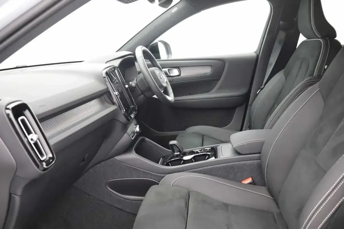 Used Volvo XC40 Plus 194 HP (142 kW) 2024 Blue SUV