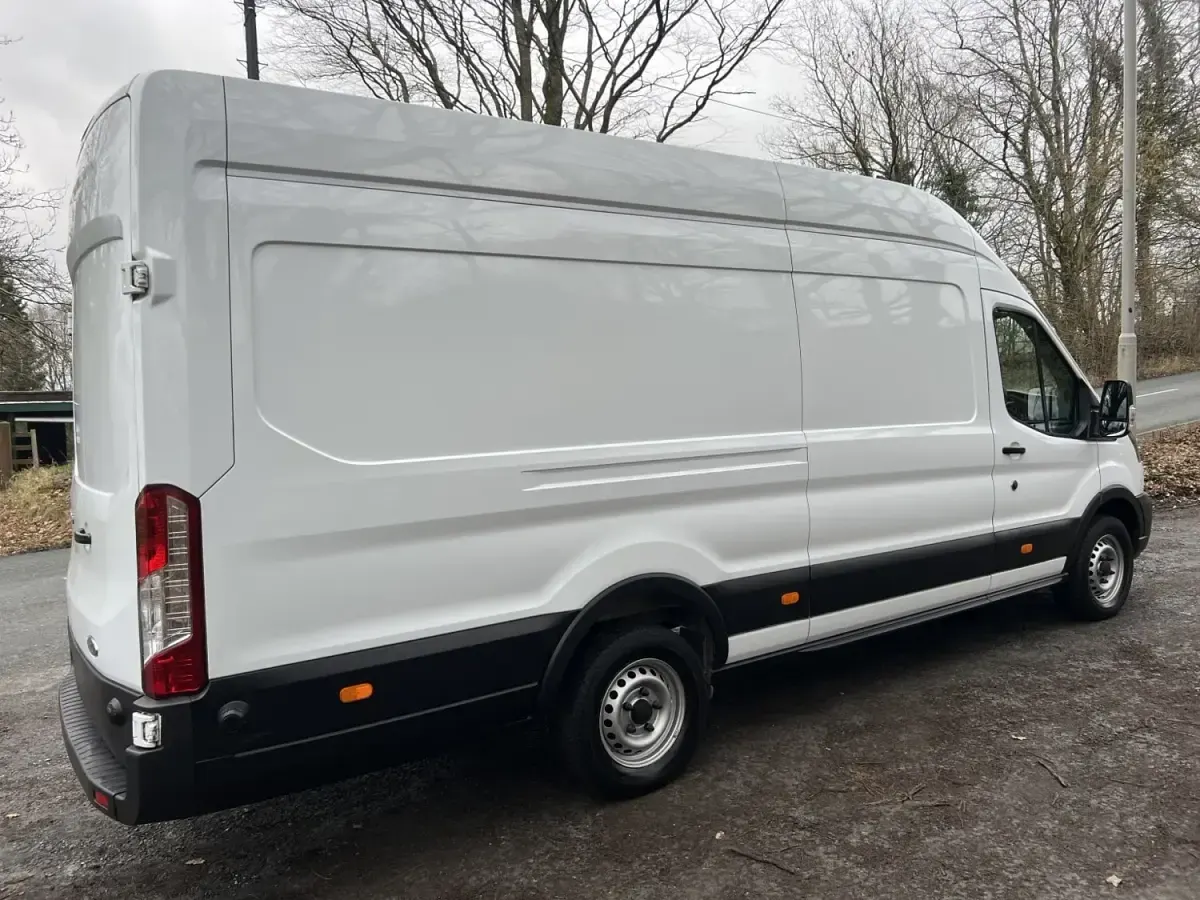 Second-hand Ford Transit 130 CP (95 kW) 2022 Alb Van