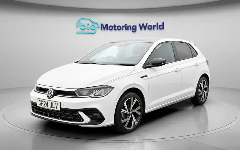 Begagnad VW Polo R-line 110 HK (80 kW) 2024 Vit Halvkombi