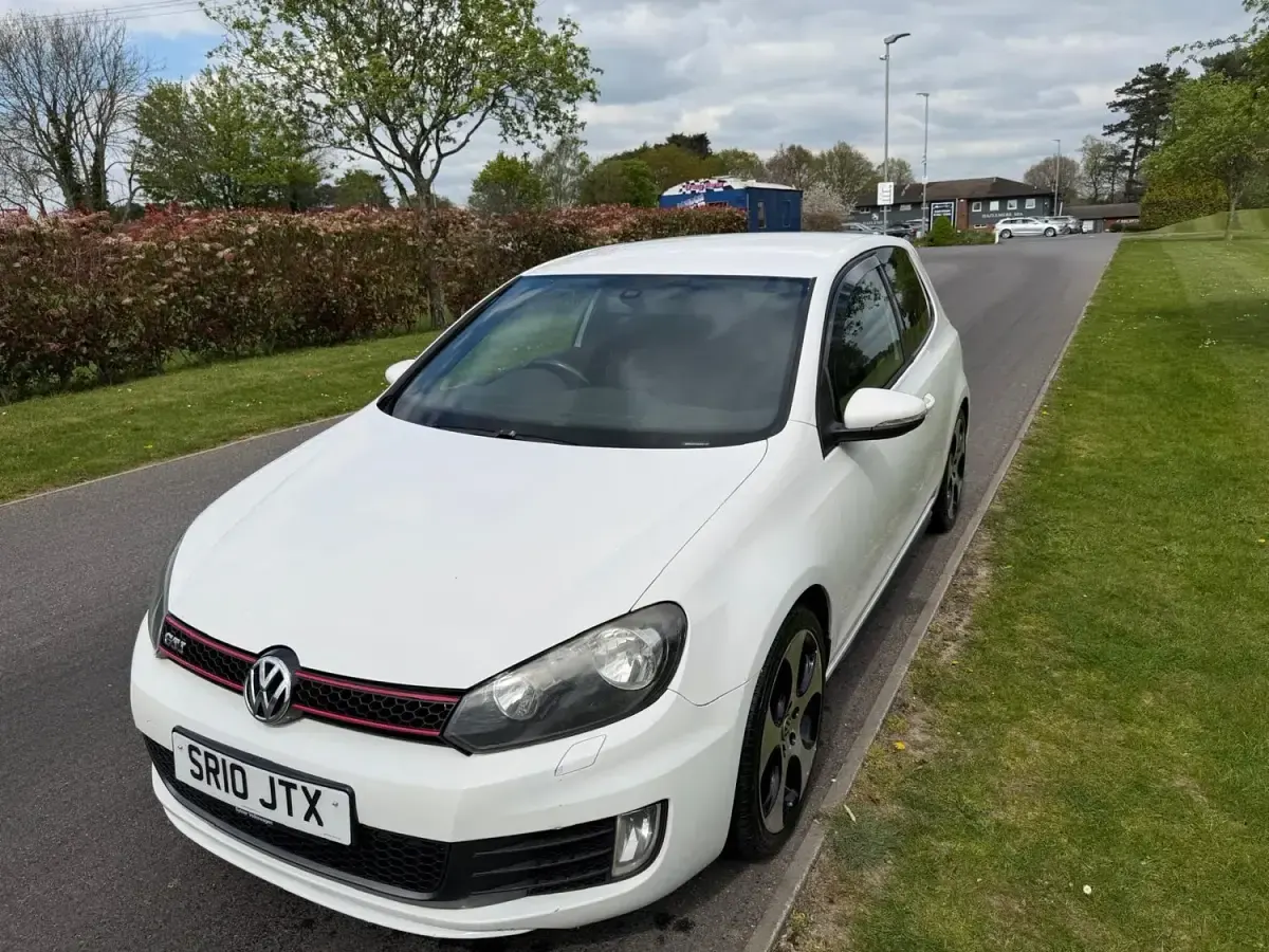 Usado VW Golf VI GTI 270 HP (198 kW) 2010 Branco Citadino
