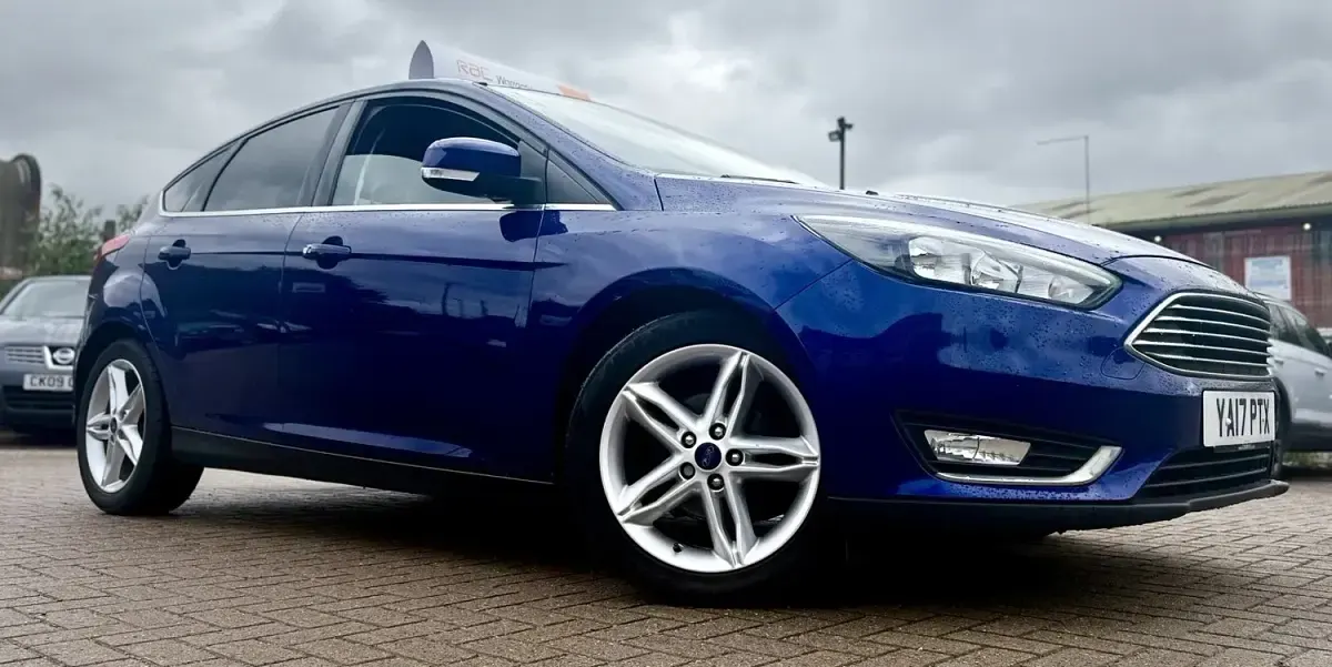 Used Ford Focus Titanium 125 HP (91 kW) 2017 Blue Hatchback