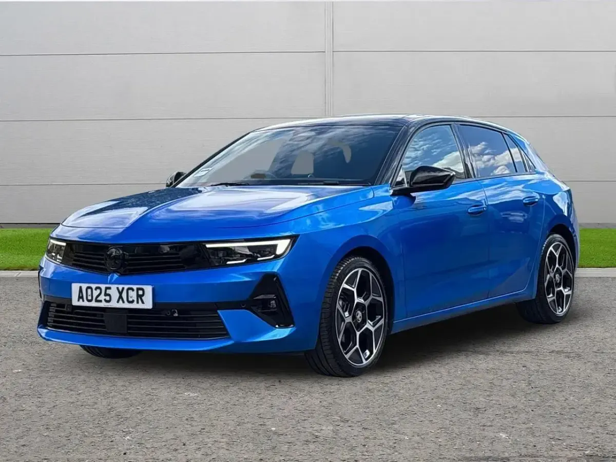 Used Vauxhall Astra Ultimate 128 HP (94 kW) 2025 Blue Hatchback