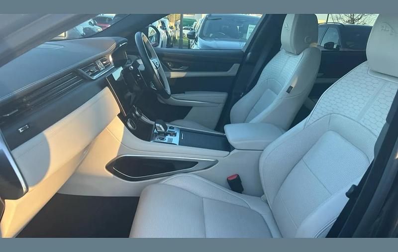Second-hand Jaguar F-Pace R-Dynamic 300 CP (220 kW) 2024 Gri SUV
