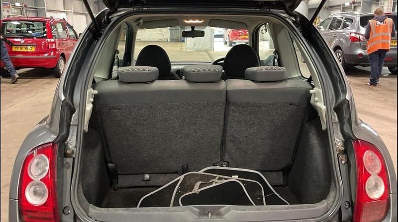 Begagnad Nissan Micra 79 HK (58 kW) 2008 Grå Halvkombi
