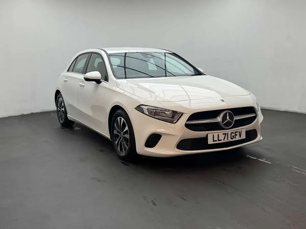Used Mercedes A180 SE 136 HP (100 kW) 2021 White Hatchback