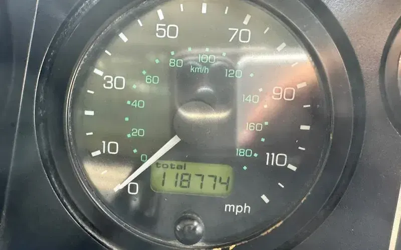 Used Land Rover Defender 122 HP (89 kW) 2006 Green Hatchback
