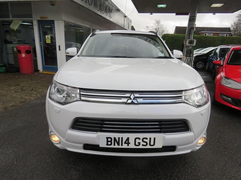 Used Mitsubishi Outlander P-HEV 2014 White Estate