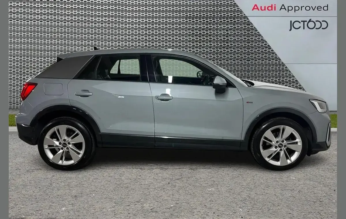 Usado Audi Q2 S-Line 147 CV (108 kW) 2023 Gris SUV