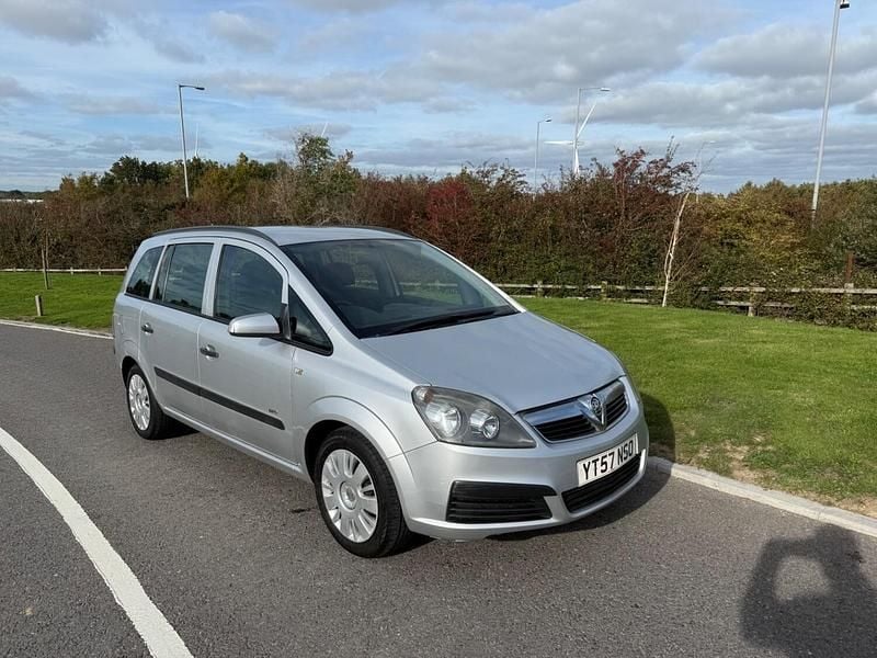Silver Used 2007 Vauxhall Zafira MPV | £1,850 (A bit pricey) - Image 1/4