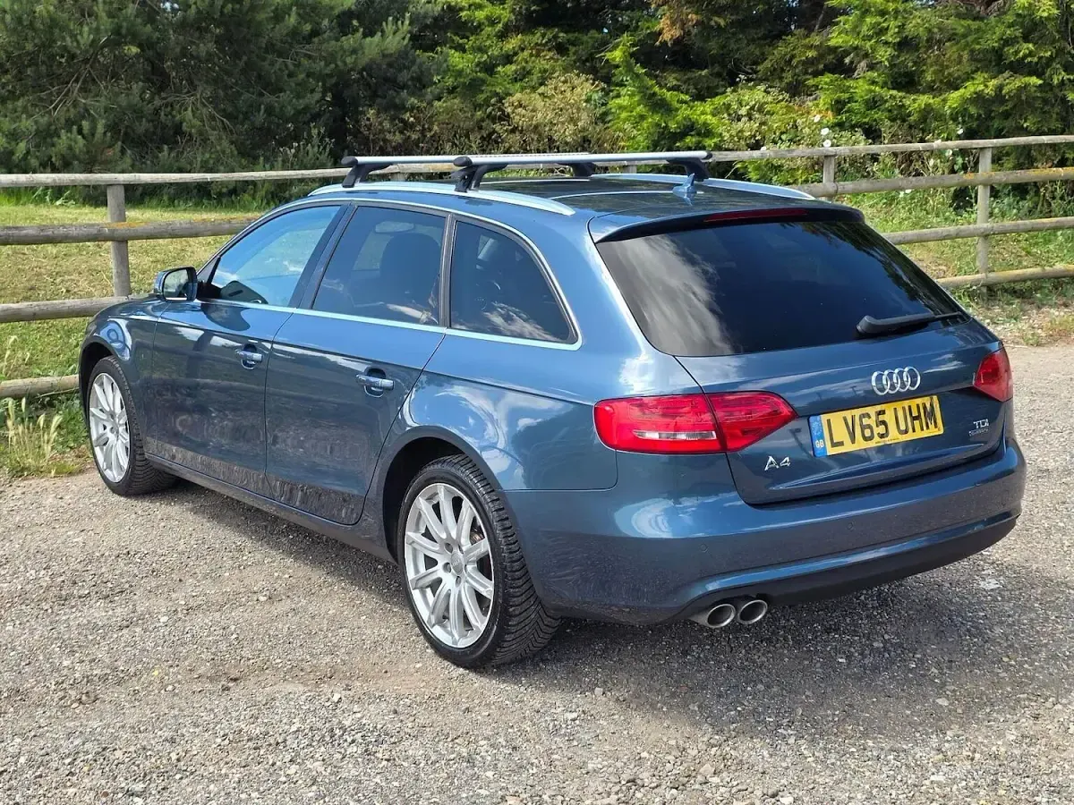 Used Audi A4 Advanced 190 HP (139 kW) 2015 Blue Estate