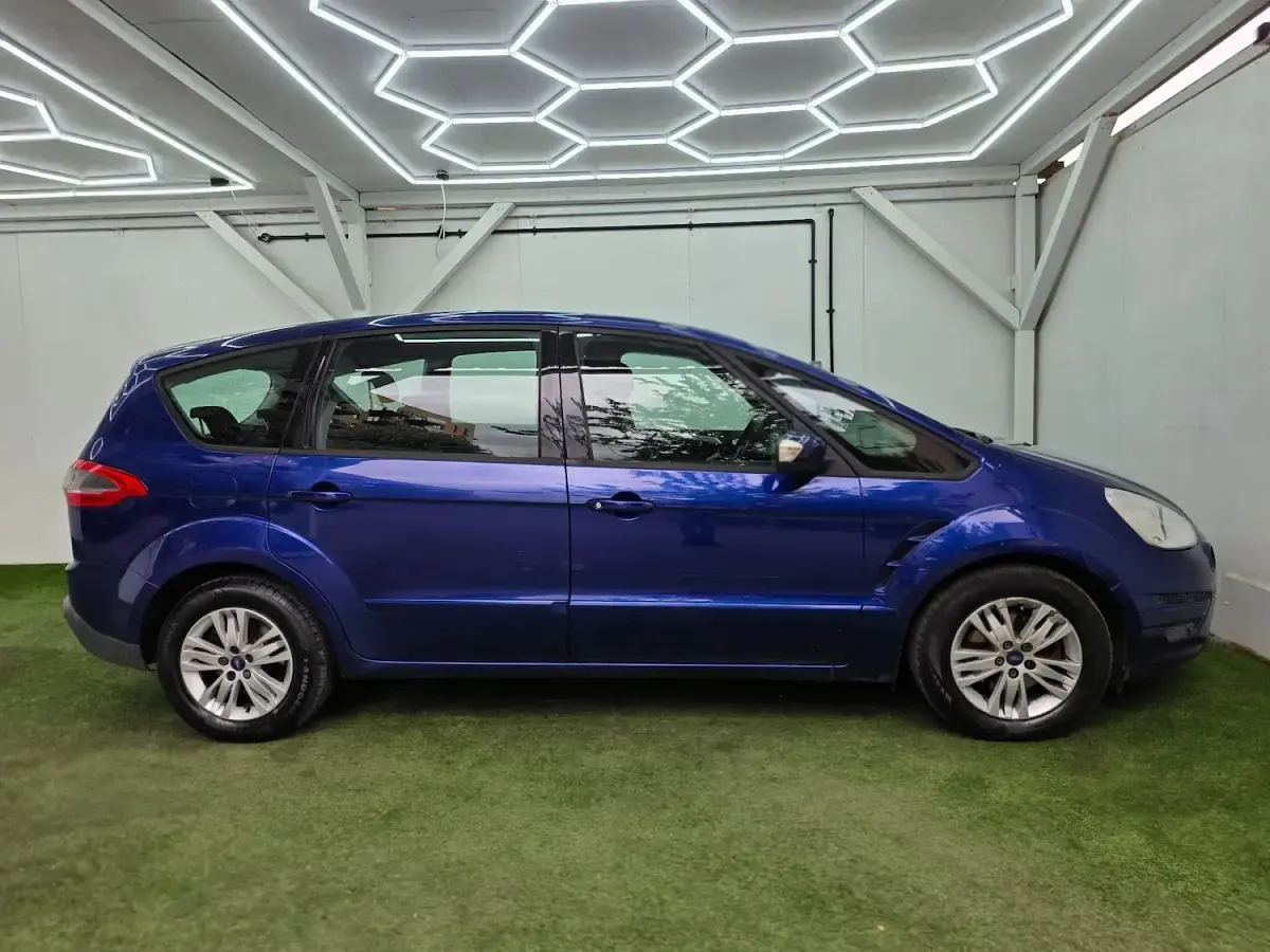 Used Ford S-MAX Zetec 2014 Blue MPV