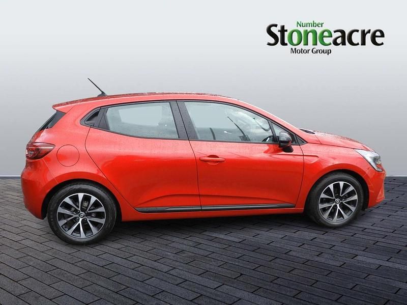 Used Renault Clio V Evolution 90 HP (66 kW) 2023 Red Hatchback