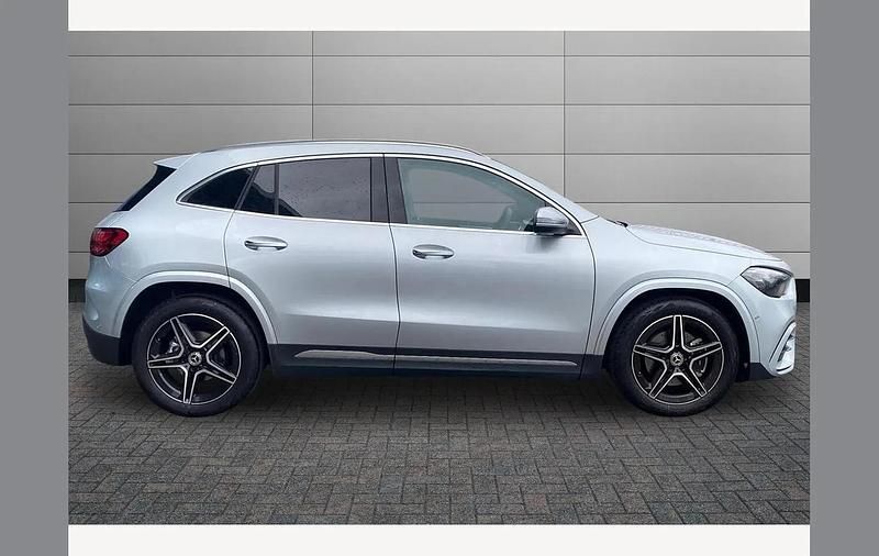 New Mercedes GLA200 Executive 161 HP (118 kW) 2025 Silver SUV