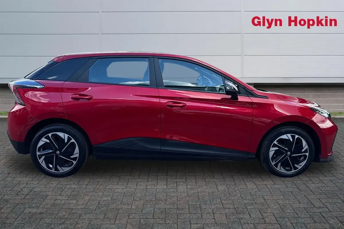 Used MG MG4 EV SE 150 kW (204 HP) 2023 Red Hatchback