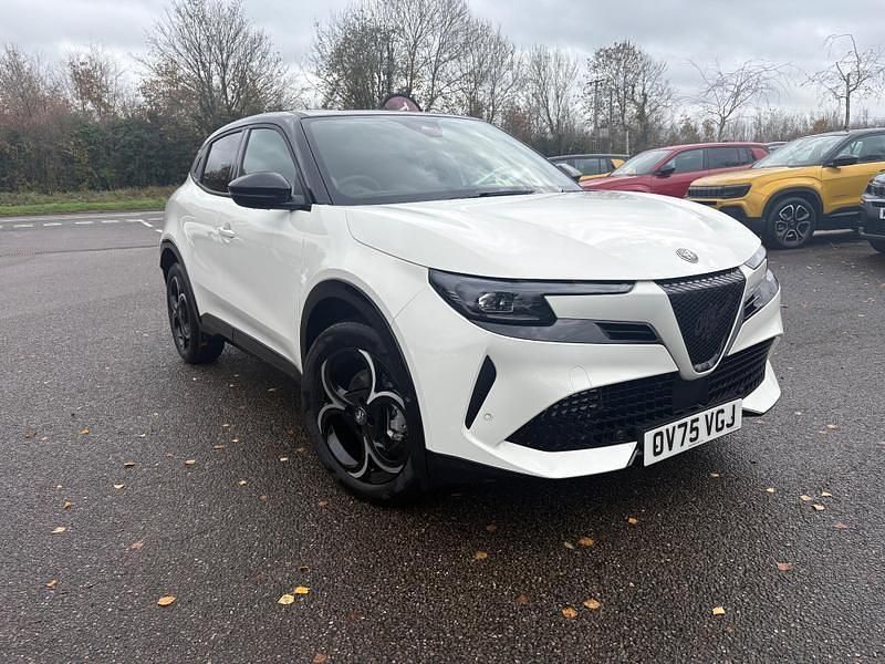 White New 2025 Alfa Romeo Junior SUV | £27,795 (A bit pricey) - Image 1/4
