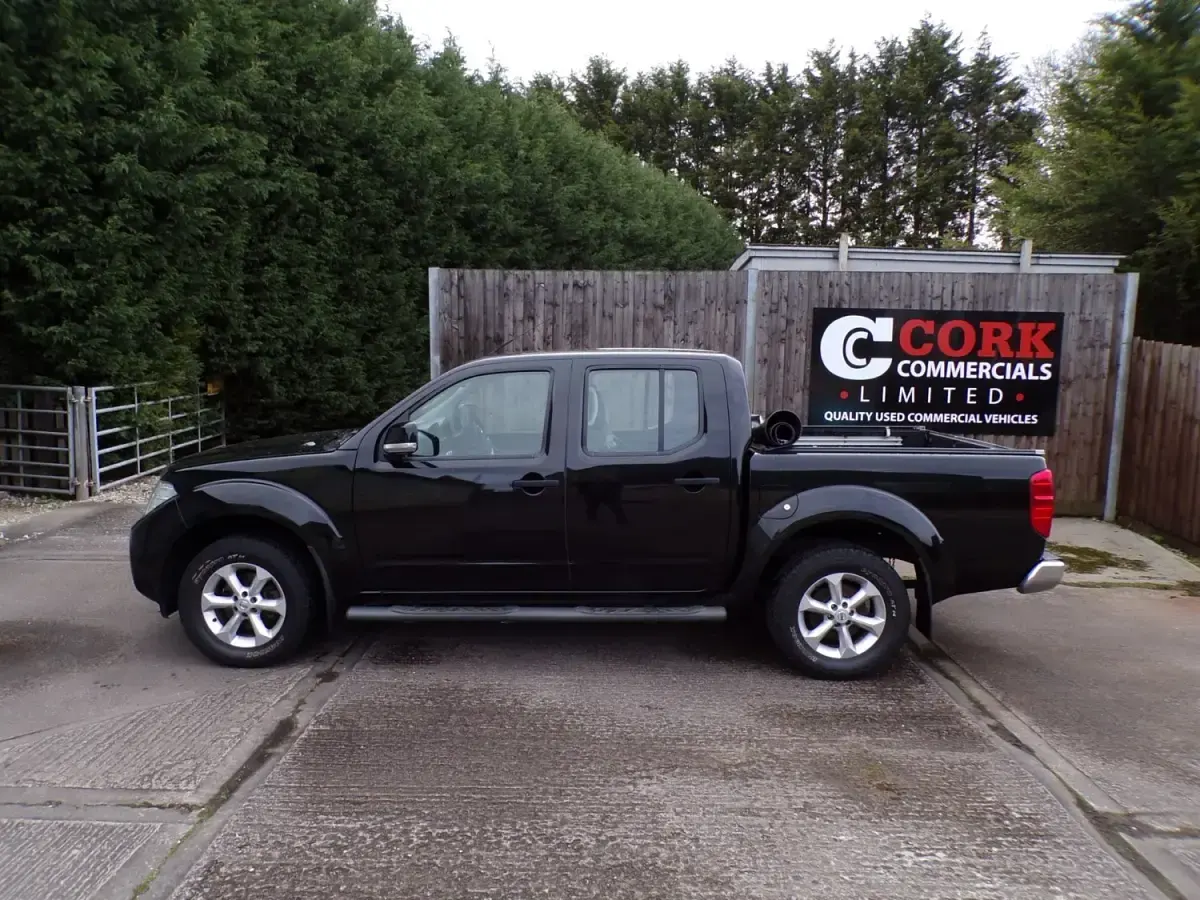 Usado Nissan Navara Acenta 190 HP (139 kW) 2013 Preto Pickup