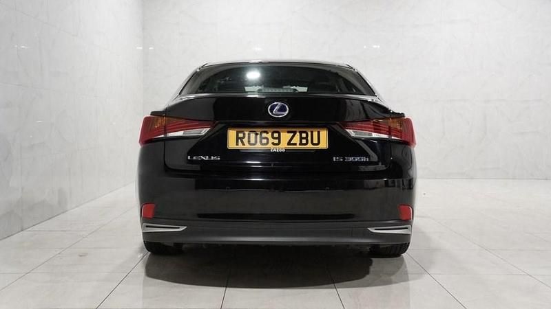 Used Lexus IS300h 223 HP (164 kW) 2019 Black Sedan