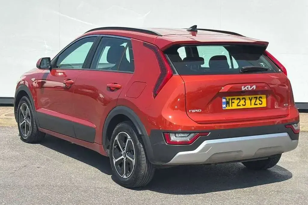 Used Kia Niro 139 HP (102 kW) 2023 Orange SUV
