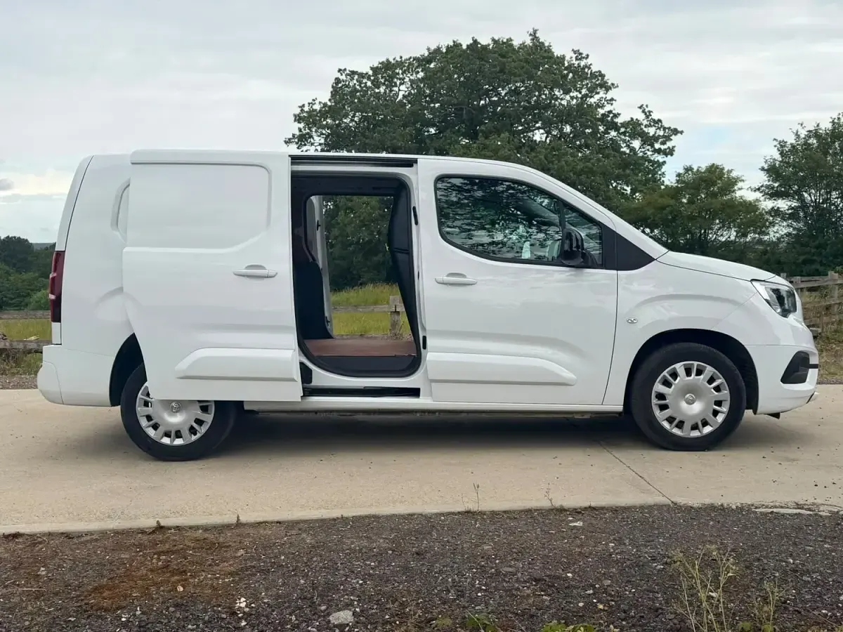 Used Vauxhall Combo S 100 HP (73 kW) 2023 White MPV