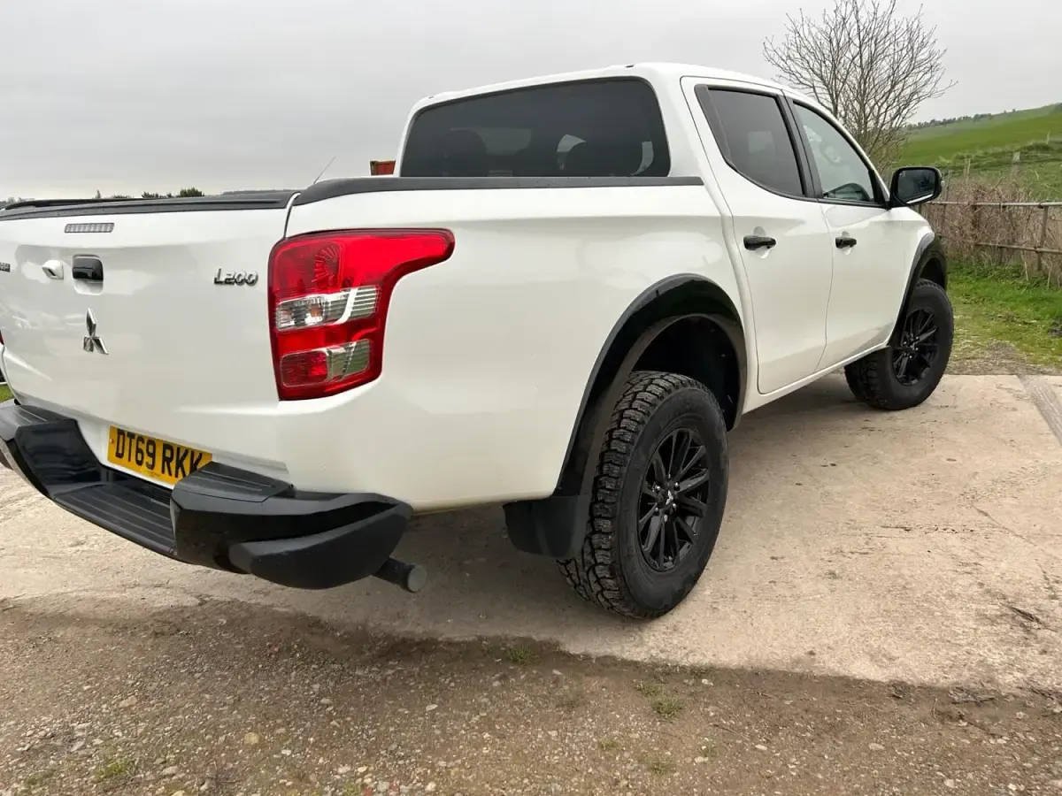 Begagnad Mitsubishi L200 181 HK (133 kW) 2020 Vit Pickup