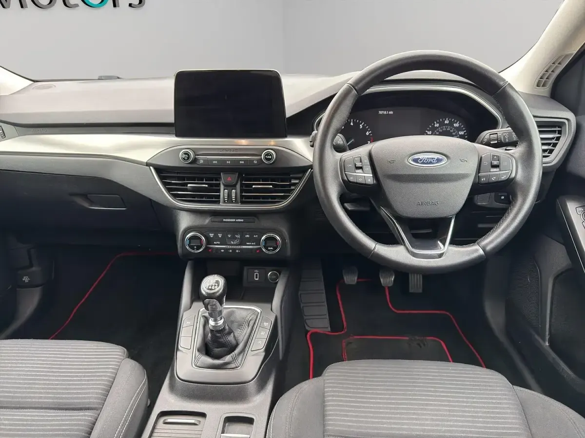 Used Ford Focus Titanium 125 HP (91 kW) 2019 Red Hatchback