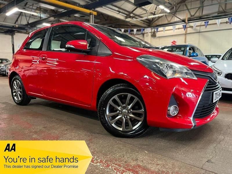 Used Toyota Yaris 99 HP (72 kW) 2015 Red Hatchback
