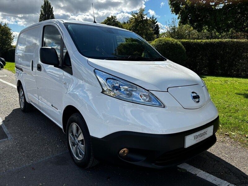 White Used 2020 Nissan e-NV200 Tekna Van | £9,950 (A bit pricey) - Image 1/4