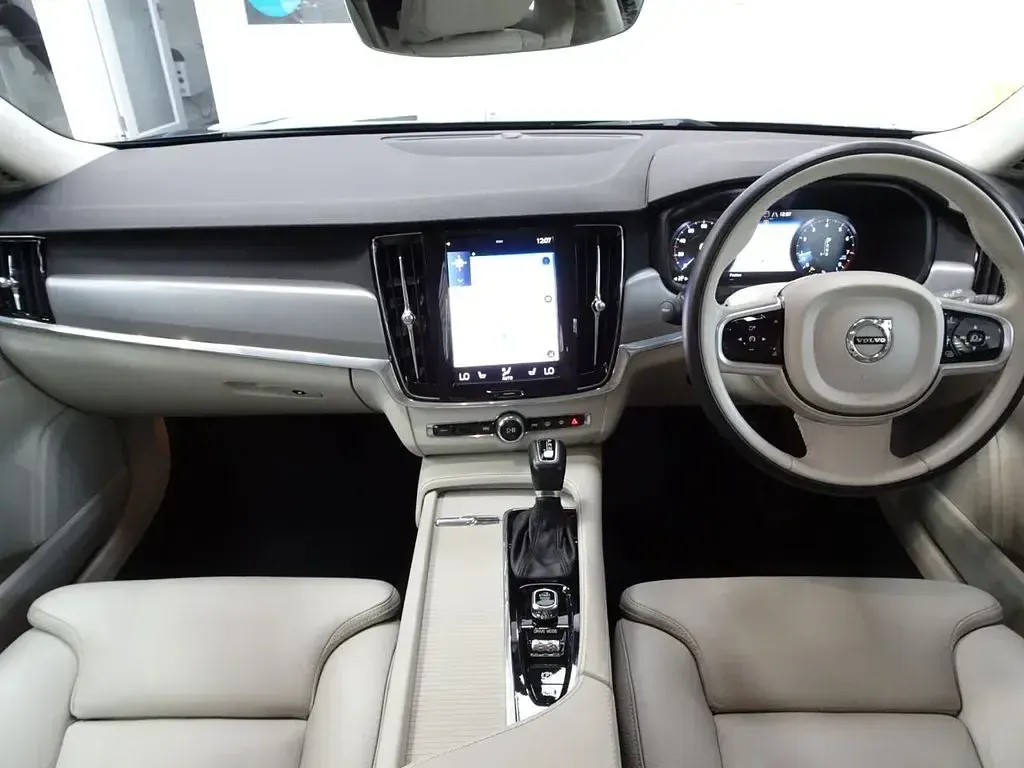 Used Volvo V90 Momentum 190 HP (139 kW) 2020 Blue Estate