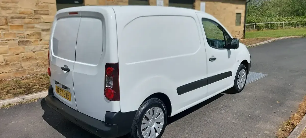 Used Citroën Berlingo 75 HP (55 kW) 2018 White MPV