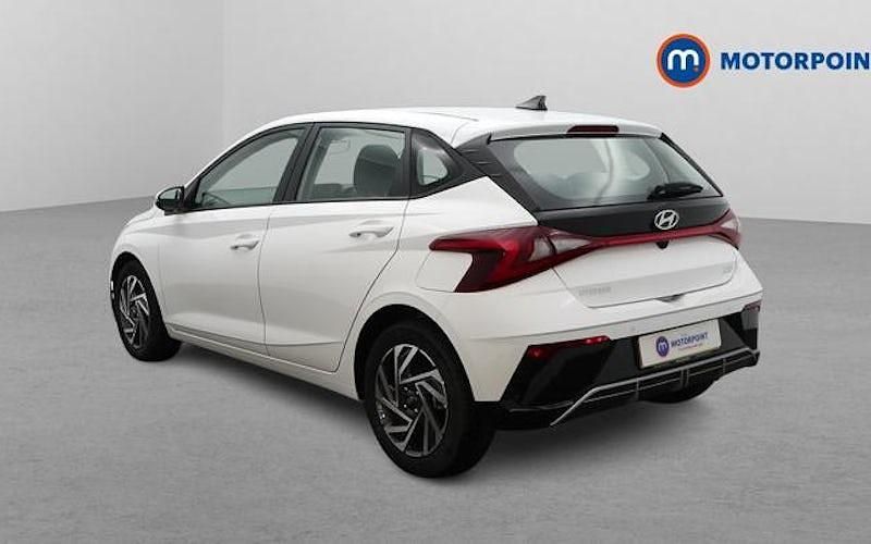 Used Hyundai i20 Advanced 101 HP (74 kW) 2024 White Hatchback