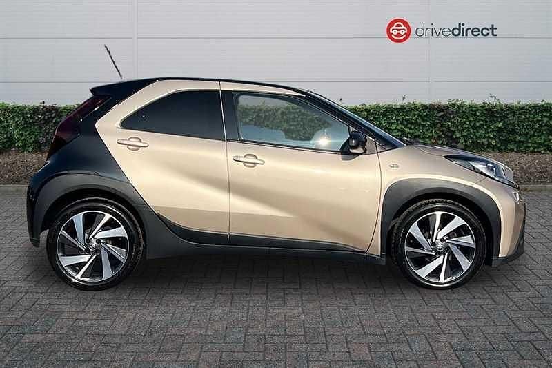 Used Toyota Aygo X 72 HP (52 kW) 2022 Beige SUV