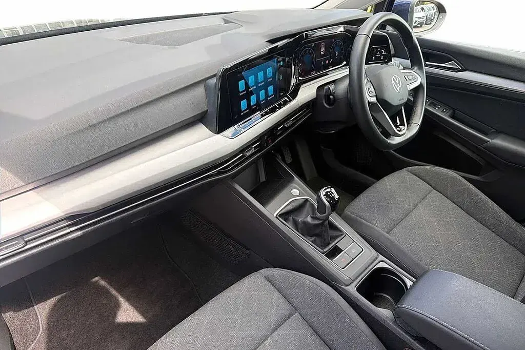 Used VW Golf VIII Life 130 HP (95 kW) 2023 Blue Hatchback