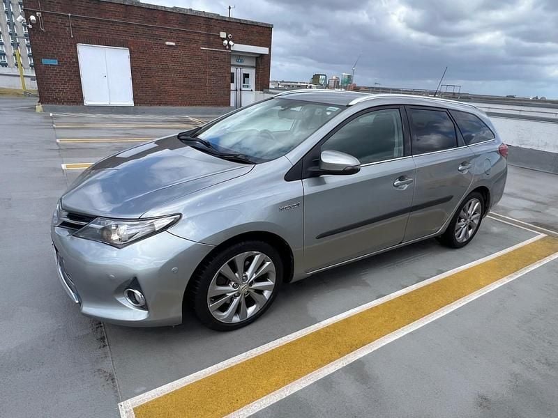 Used Toyota Auris Hybrid 2014 Grey Estate