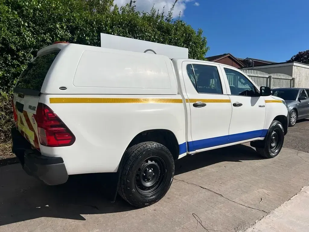 Used Toyota HiLux Active 150 HP (110 kW) 2017 White Pickup