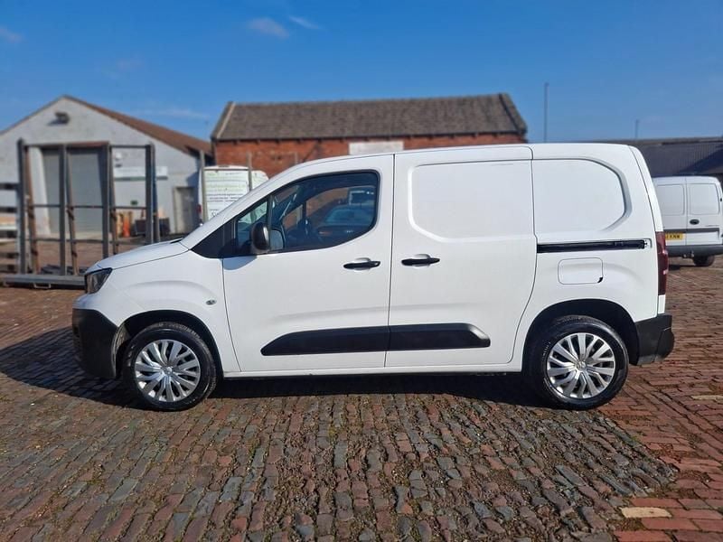 Used Peugeot Partner 131 HP (96 kW) 2021 White MPV
