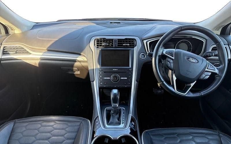 Used Ford Mondeo Vignale 209 HP (153 kW) 2018 White Estate