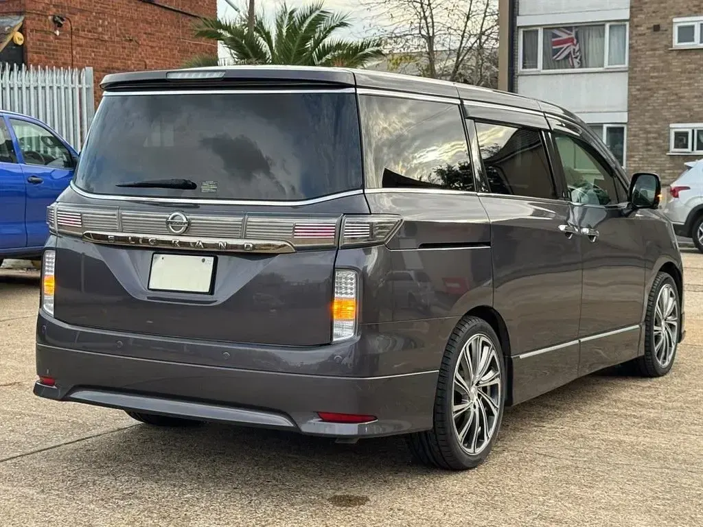 Used Nissan Elgrand Premium Edition 2018 Grey MPV