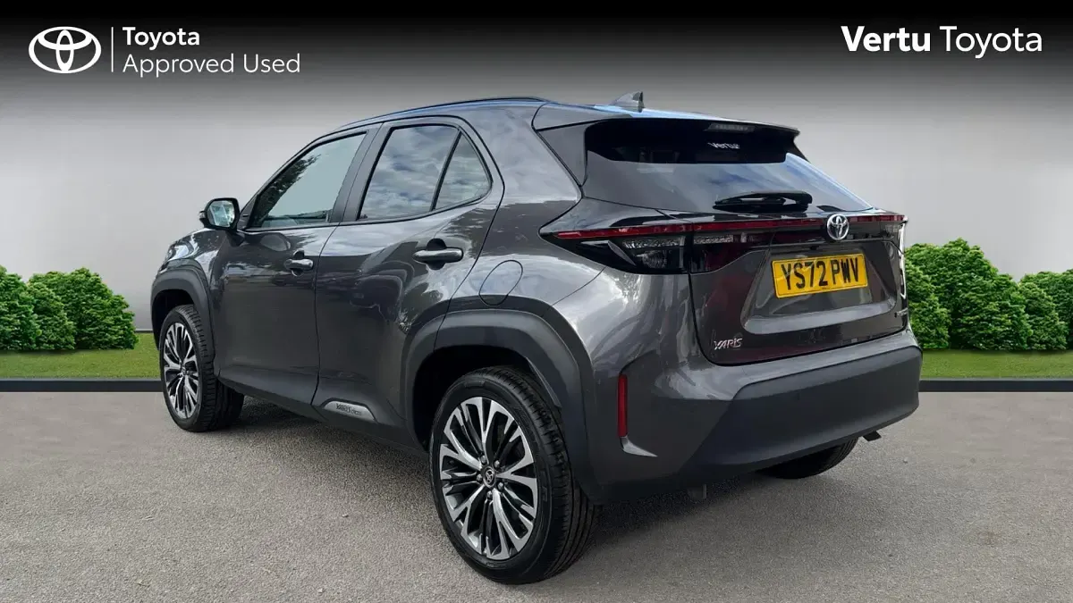 Used Toyota Yaris Hybrid 116 HP (85 kW) 2022 Decuma grey (metallic paint) Estate