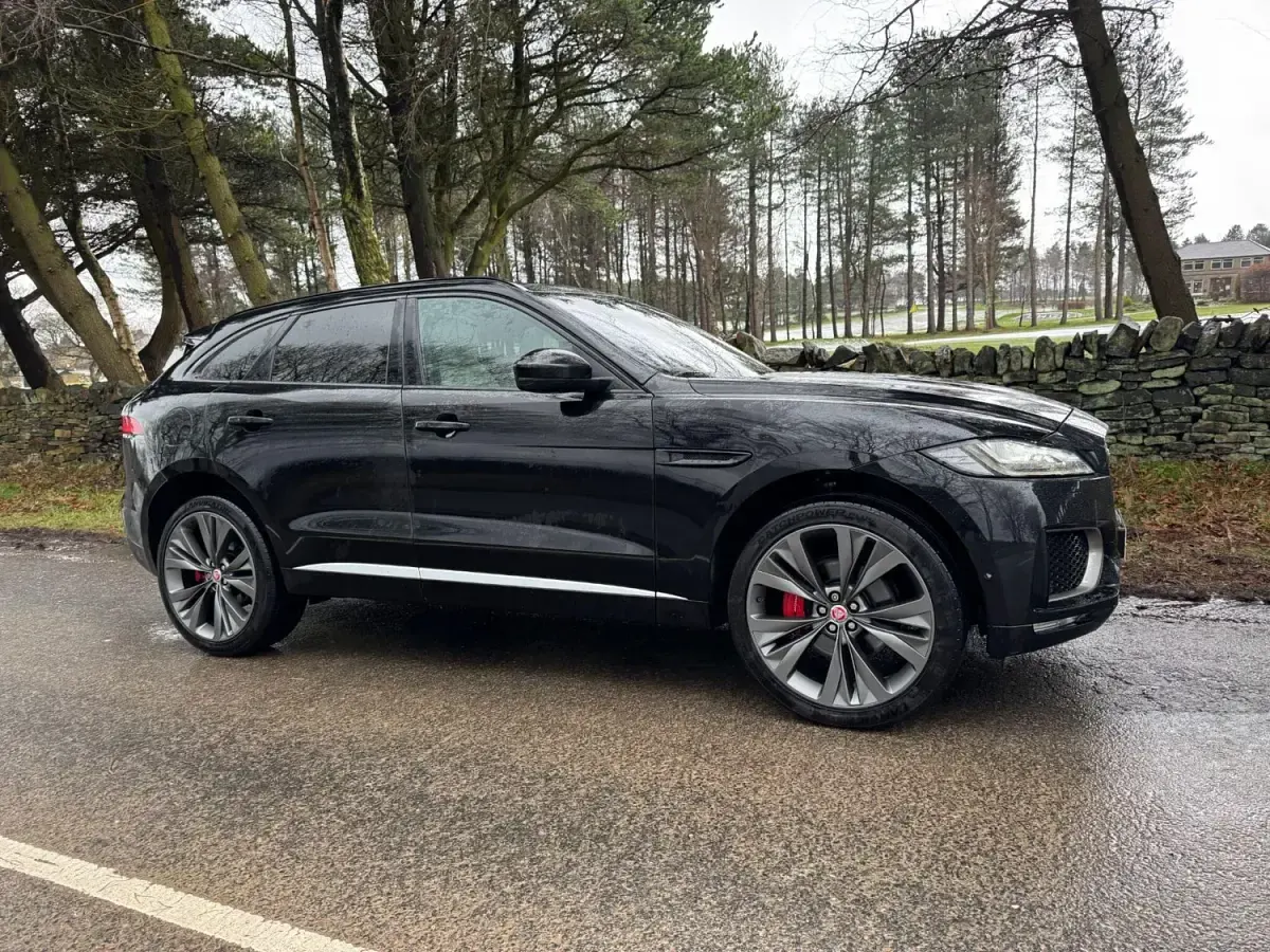 Używany Jaguar F-Pace 300 KM (220 kW) 2016 Czarny SUV