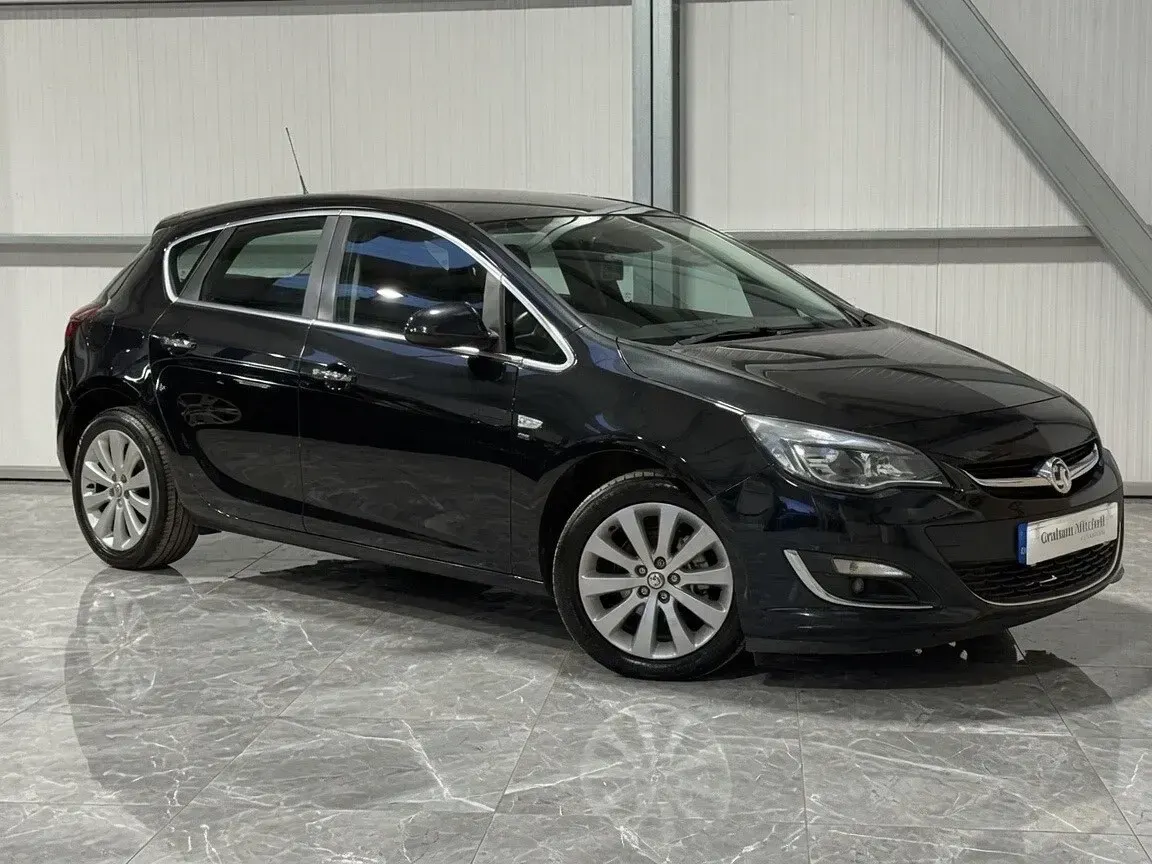 Used Vauxhall Astra 115 HP (84 kW) 2013 Black Hatchback