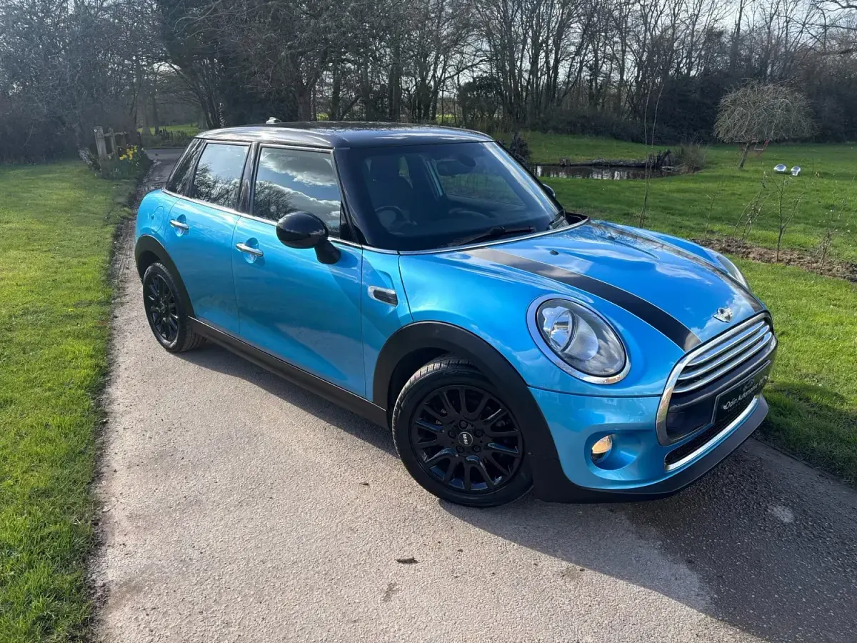 Usado Mini Cooper Hatch 136 HP (100 kW) 2016 Azul Citadino