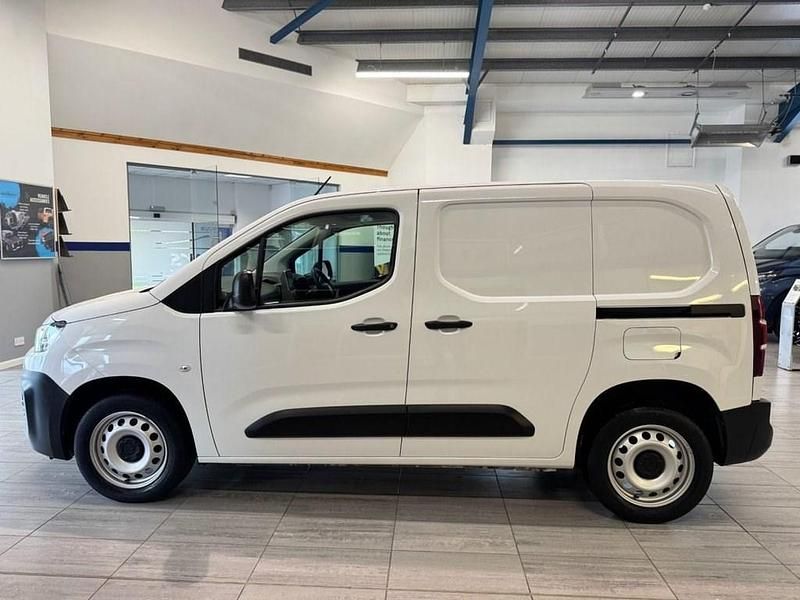Używany Citroën Berlingo 100 KM (73 kW) 2023 Biały Minivan